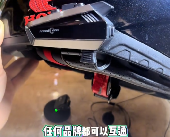 贾冰热搜“热馊了”？路翼Blade刀锋：别让嘈杂，毁了你的这次出行！